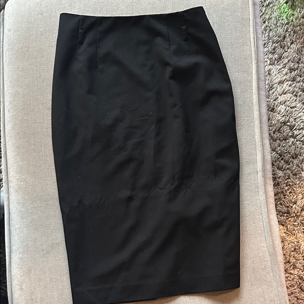 Elegant Black Pencil Skirt - Amanda and Chelsea size 2